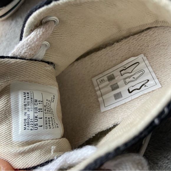 Converse chuck Taylor crib shoes size 4 - Picture 4 of 4